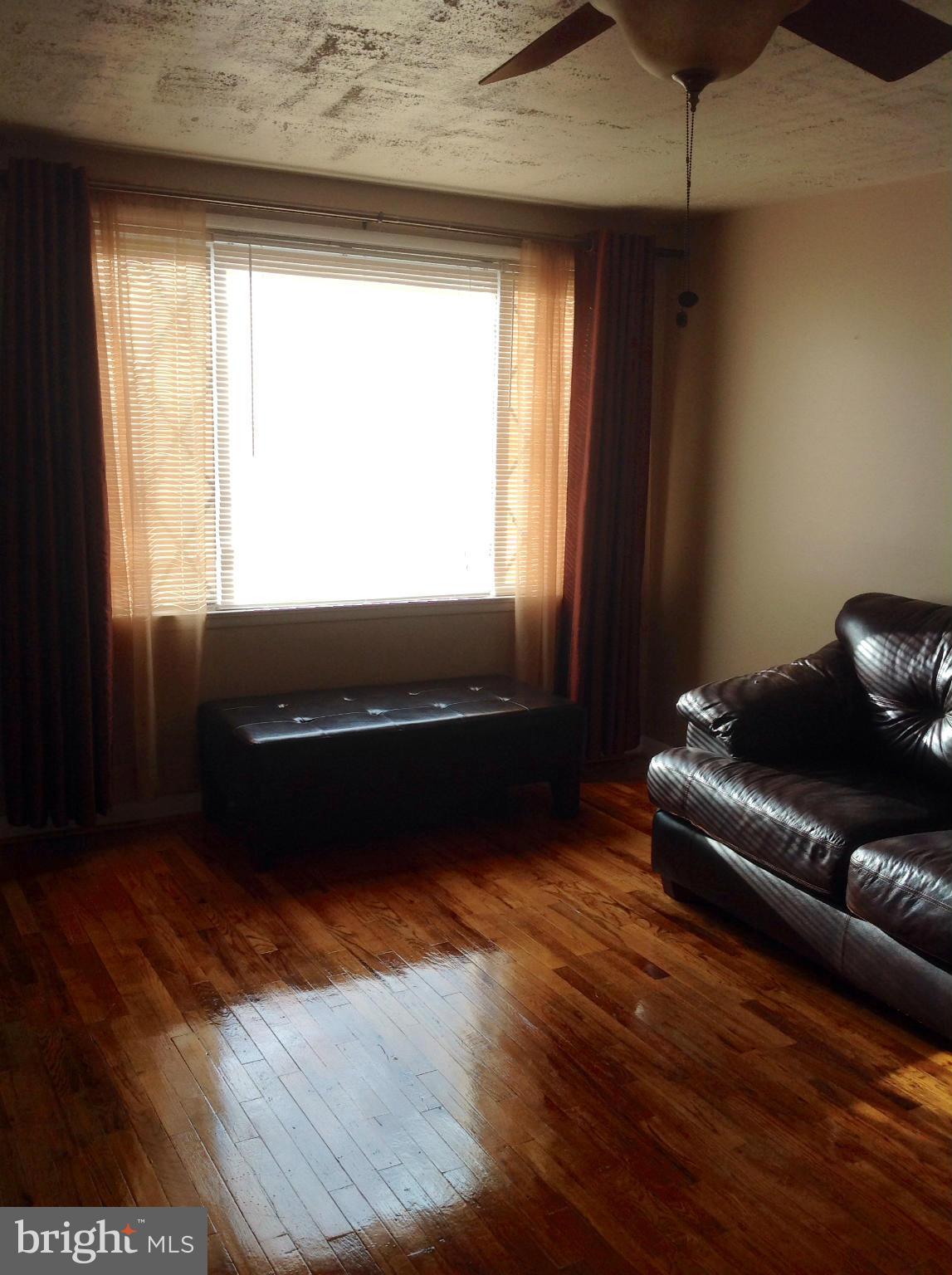 5461 Whitwood Road Baltimore, MD 21206 - Photo 6 of 26 Living Room