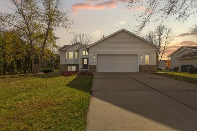 $374,900 | 875 Myers Drive Northeast, Owatonna, MN 55060