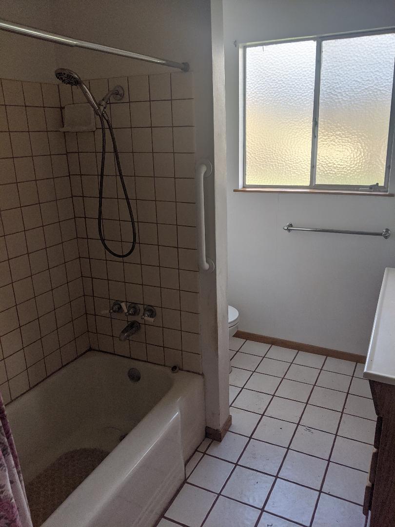 6556 Placer Road Igo, CA 96047 - Photo 16 of 23 a bathroom with a bathtub
