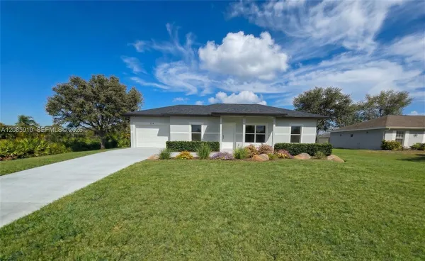 $1,850 | 1067 East Ainsworth, Lehigh Acres, FL 33974