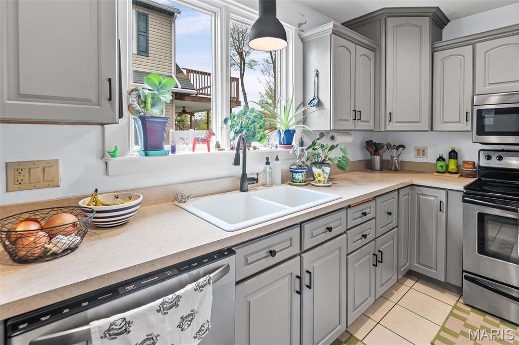 946 Danforth Street Alton, IL 62002 - Photo 7 of 9