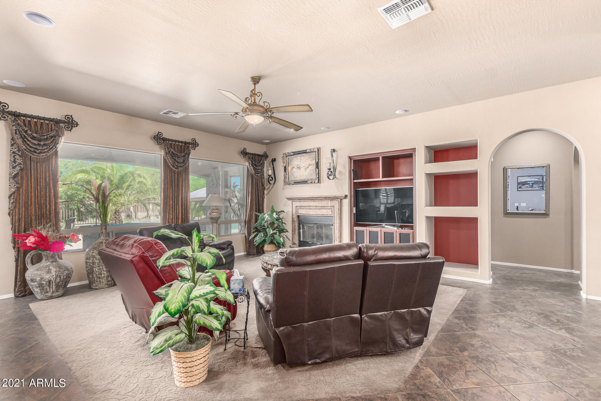 2410 West Mineral Road Phoenix, AZ 85041 - Photo 8 of 39 8 - Mineral