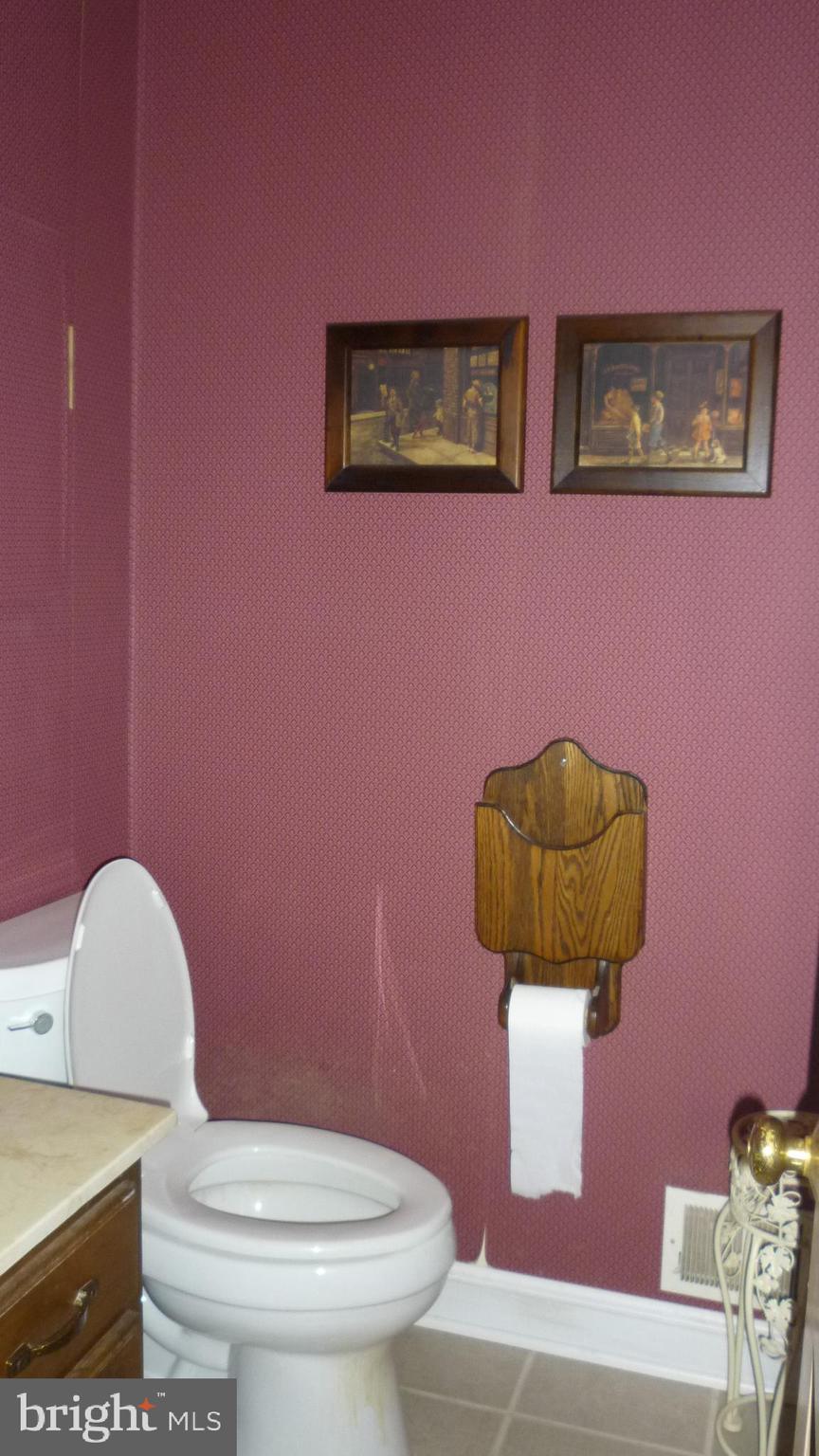 17300 Twin Ridge Court Silver Spring, MD 20905 - Photo 25 of 57 Powder Room