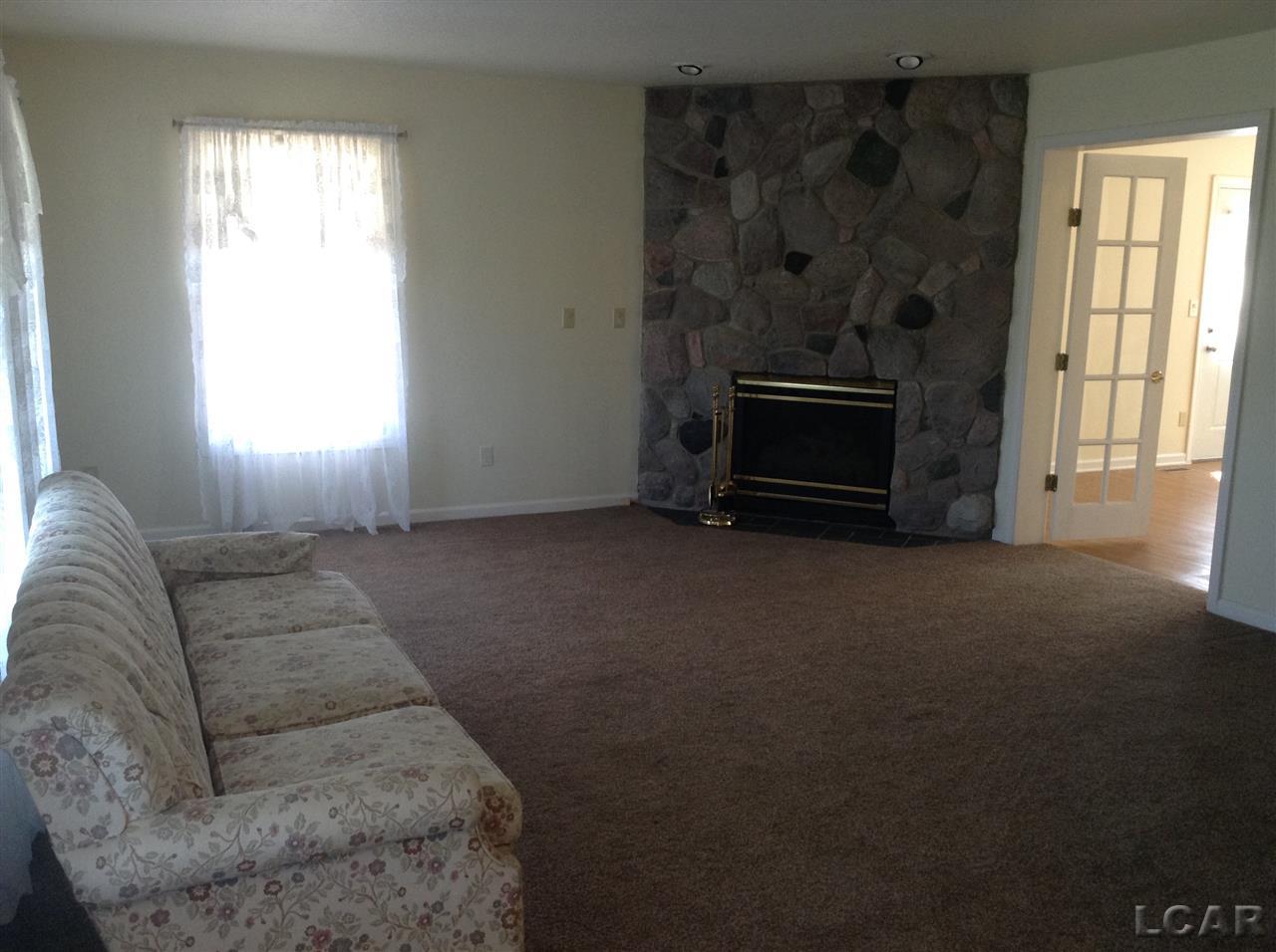 8069 Hoddinott Road Adrian, MI 49221 - Photo 20 of 36 31291254-19.JPG