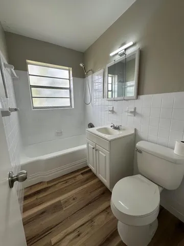 $2,400 | 160 East 27th Street, Unit 1, Riviera Beach, FL 33404