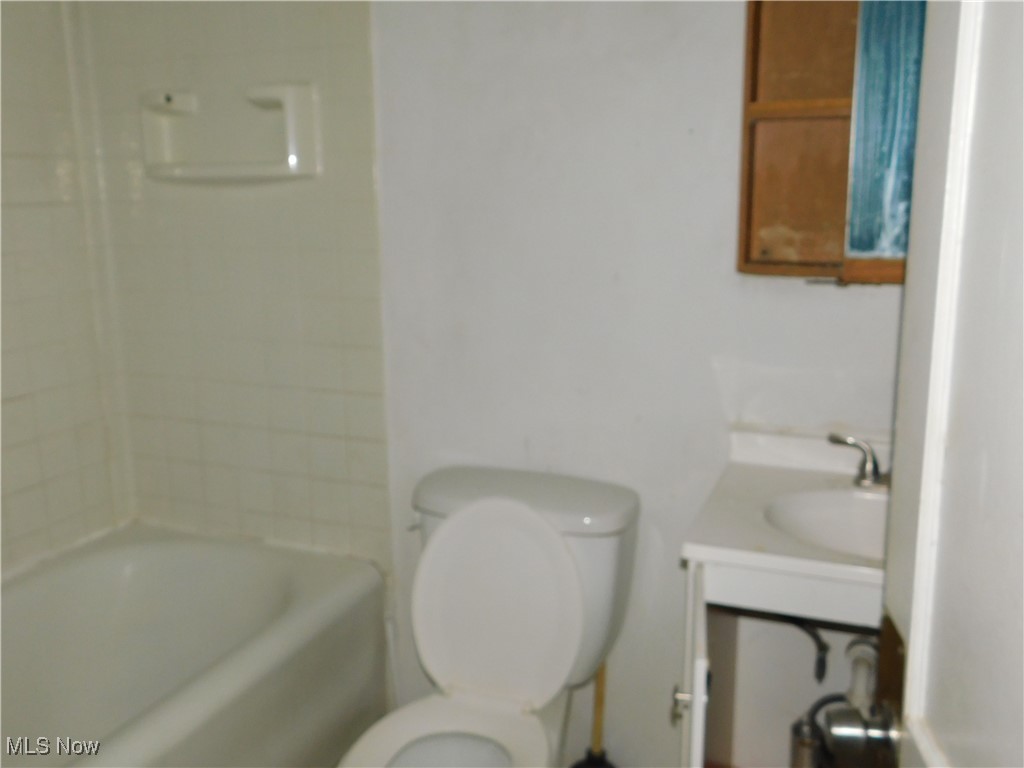 3343 Tullamore Road Cleveland, OH 44118 - Photo 11 of 28 Gallery Image 11