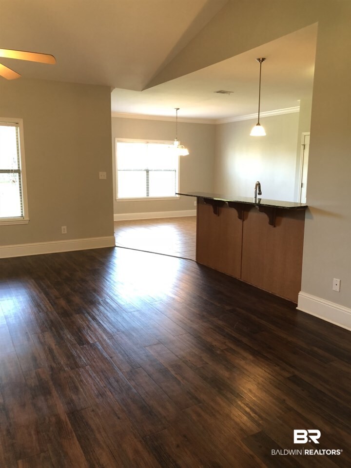 17178 Bankhead Boulevard Fairhope, AL 36532 - Photo 7 of 30 Living Room