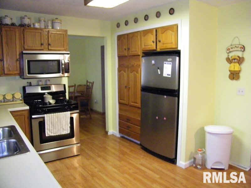 2027 Mills Cart Road Salem, IL 62881 - Photo 3 of 17 Gallery Image 3