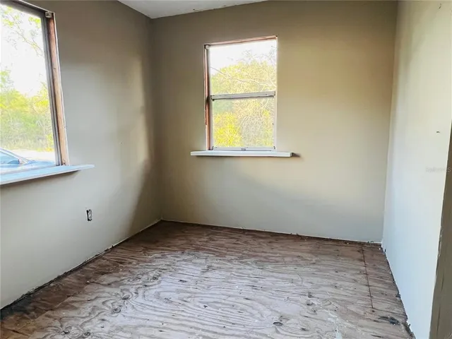 a view of empty room with window