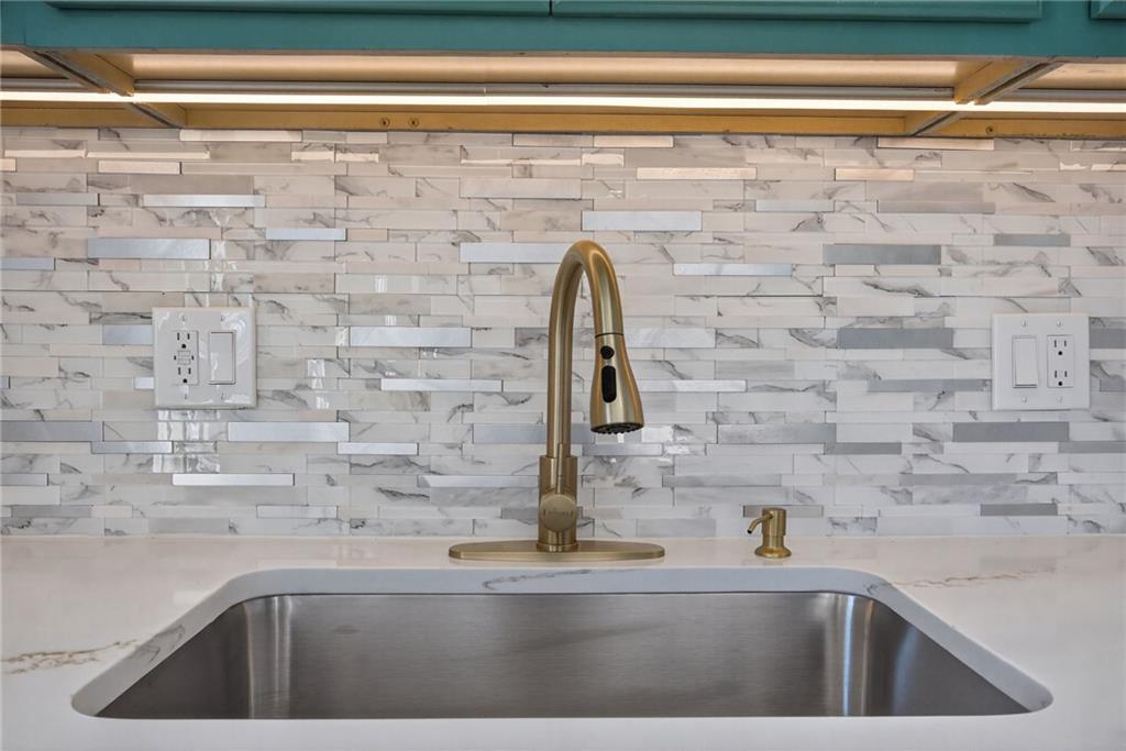 1230 West 25th Street South Independence, MO 64052 - Photo 10 of 21