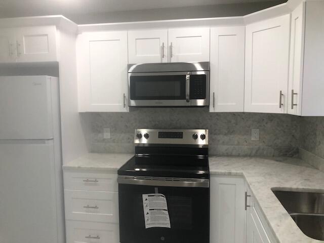 21913 Lake Forest Circle, Unit 201 Boca Raton, FL 33433 - Photo 6 of 16 the kitchen 2