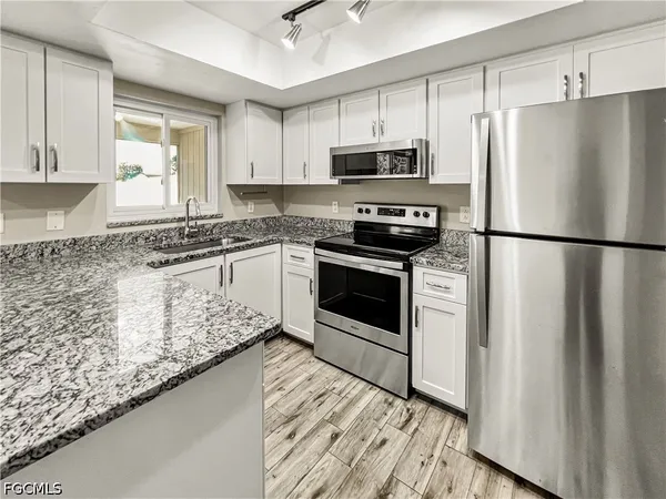 $1,649 | 18660 Miami Boulevard, Fort Myers, FL 33967