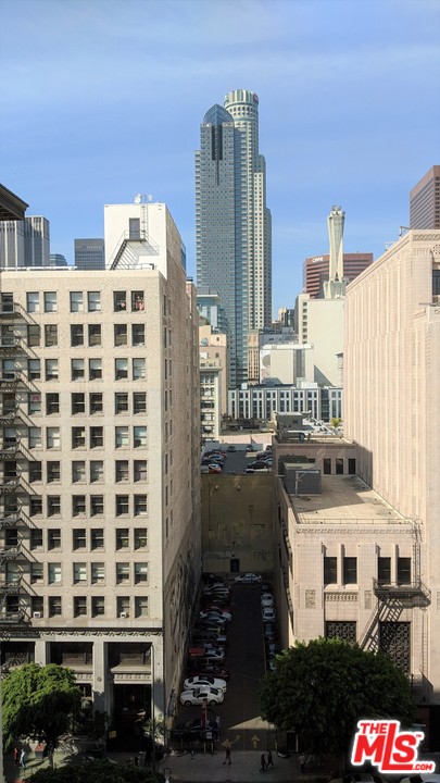 460 South Spring Street, Unit 1005 Los Angeles, CA 90013 - Photo 19 of 46 a city view with tall buildings