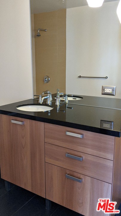 460 South Spring Street, Unit 1005 Los Angeles, CA 90013 - Photo 23 of 46 a close view of sink and mirror