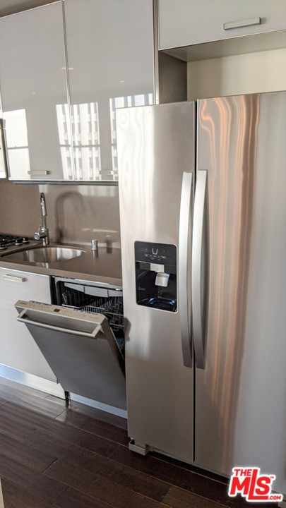 460 South Spring Street, Unit 1005 Los Angeles, CA 90013 - Photo 7 of 46 a kitchen with metallic refrigerator and window