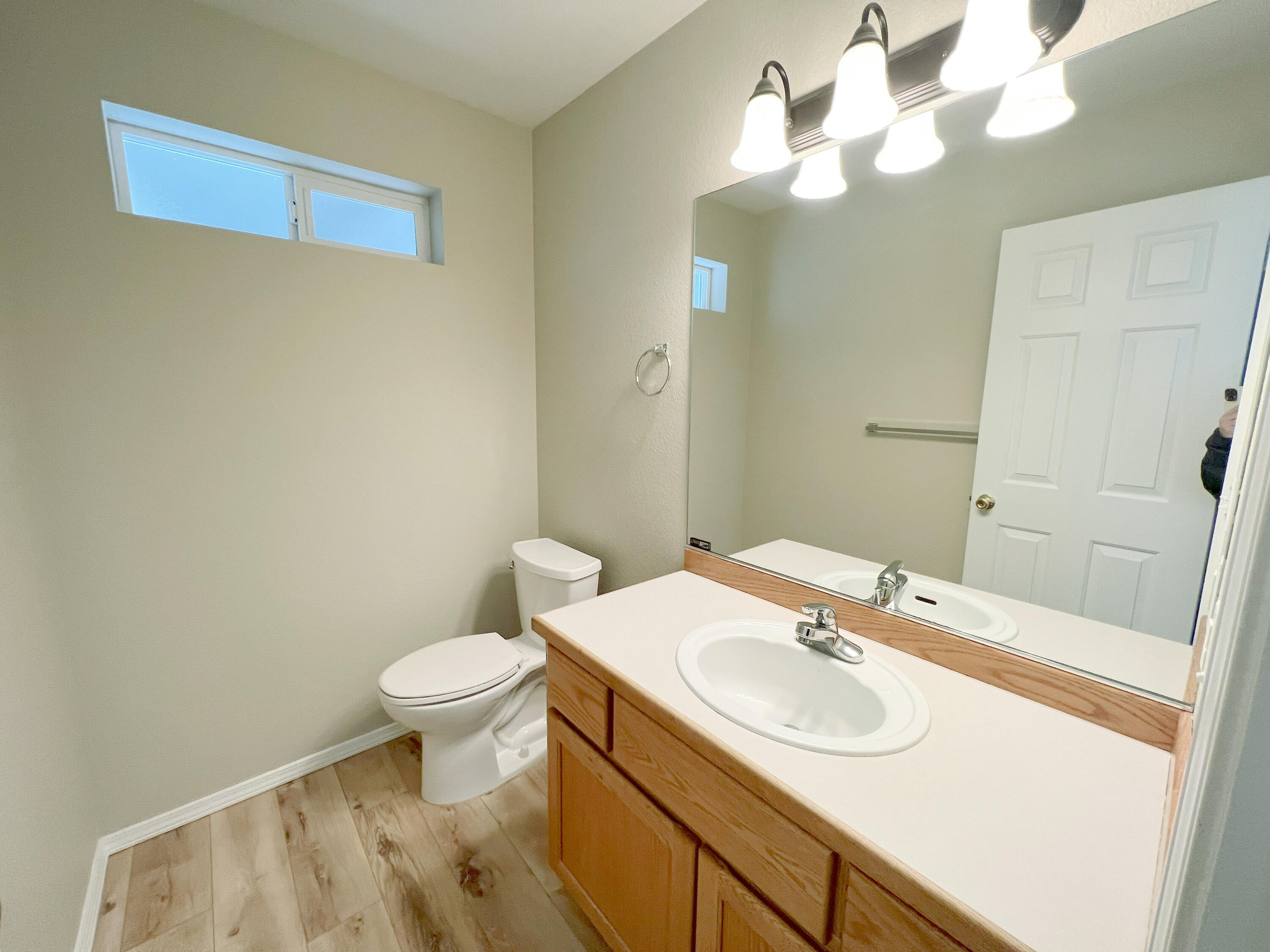 1979 Northwest Jackpine Place Redmond, OR 97756 - Photo 10 of 25 Half bath