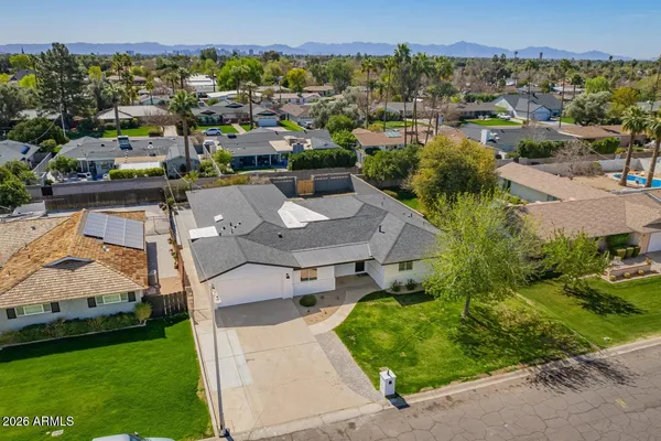 $1,225,000 | 829 East Desert Park Lane, Phoenix, AZ 85020