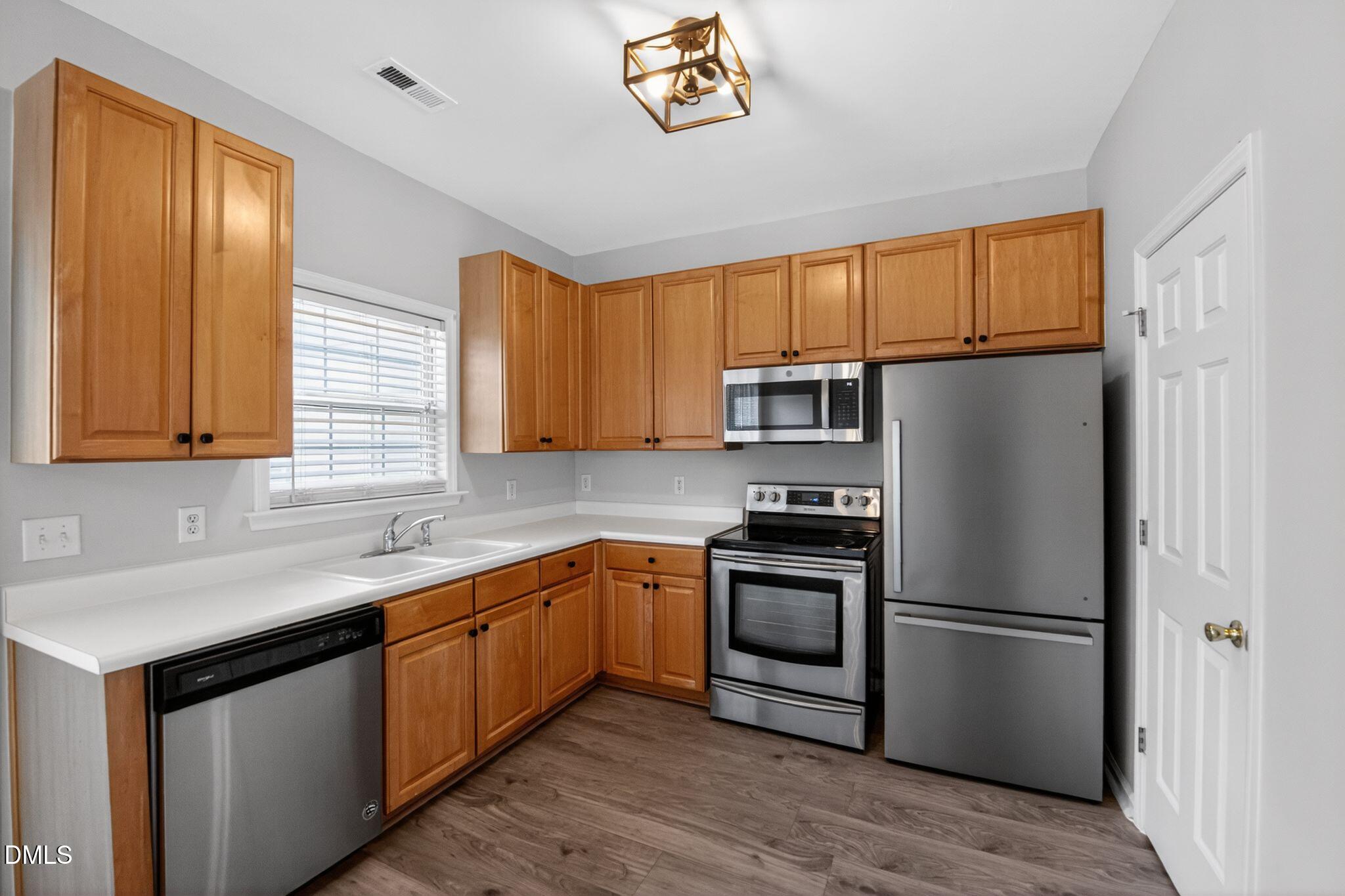 257 Dairy Road Clayton, NC 27520 - Photo 4 of 14 11_257_Dairy_Rd_Clayton_NC_27520-Kitchen