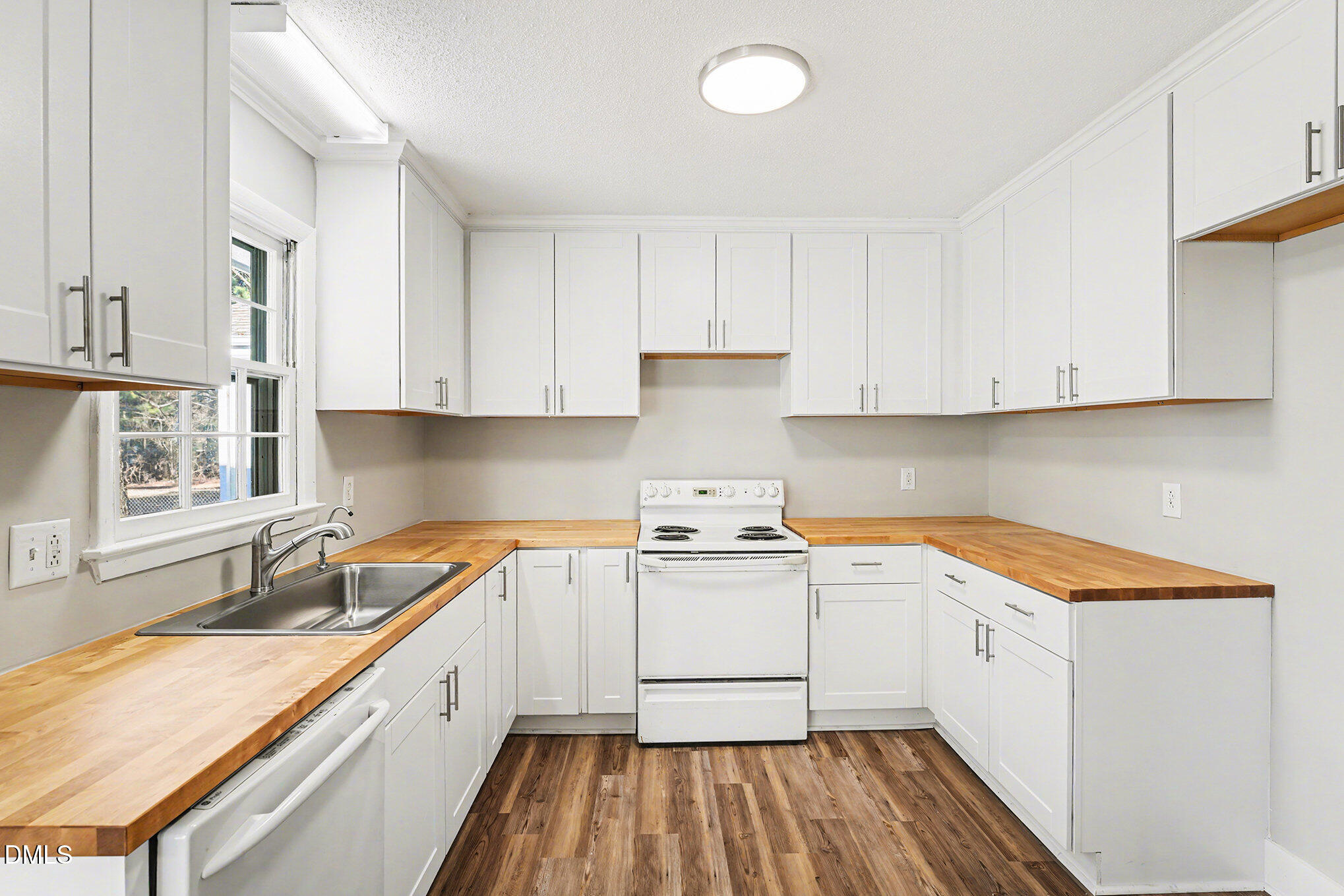 2113 James Slaughter Road Fuquay-Varina, NC 27526 - Photo 13 of 32 013_jam03486_452