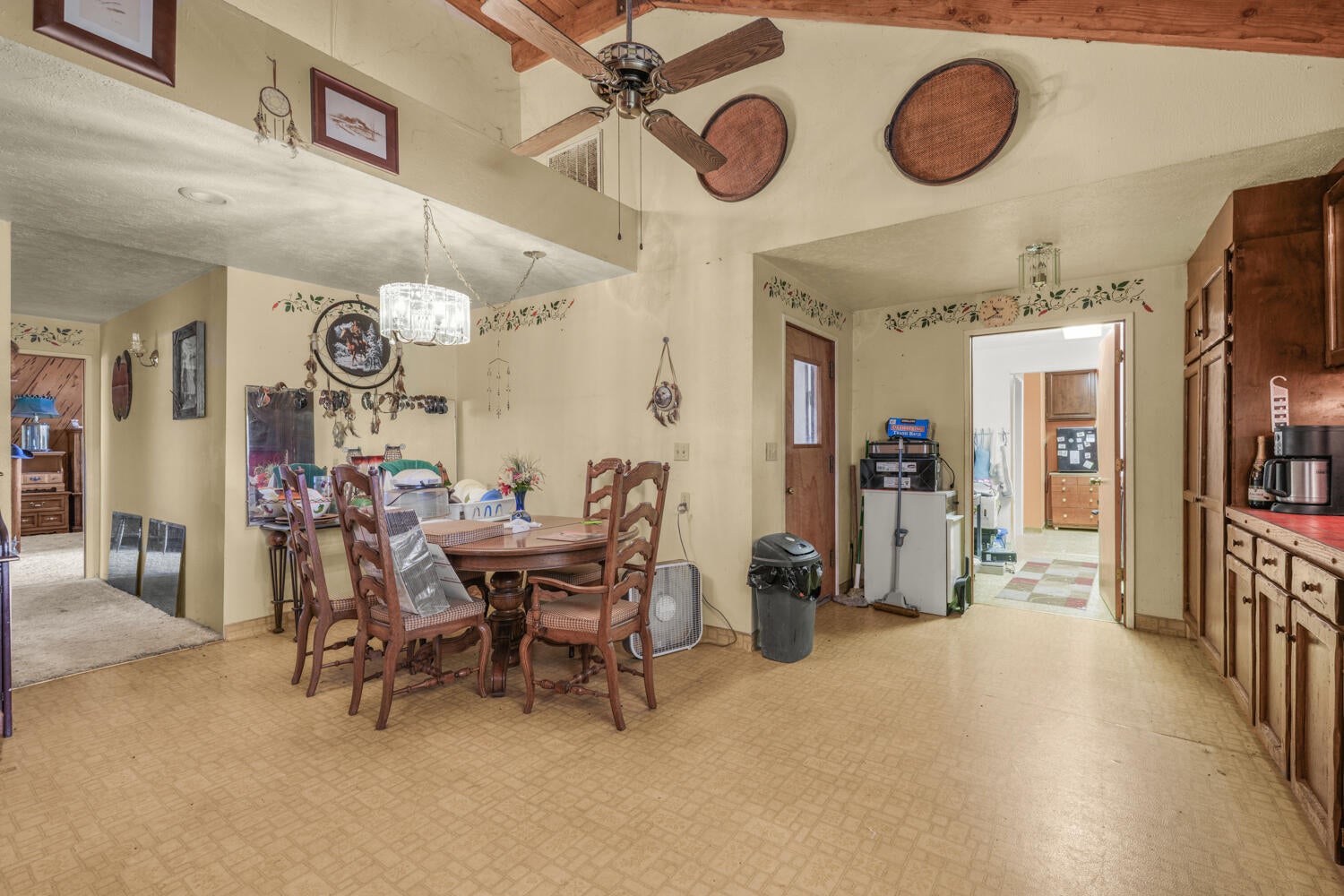 485 Plat B Road Sutherlin, OR 97479 - Photo 19 of 28 Living Room