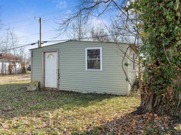 $169,000 | 612 West Frank Street, Mitchell, IN 47446