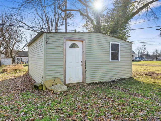 $169,000 | 612 West Frank Street, Mitchell, IN 47446