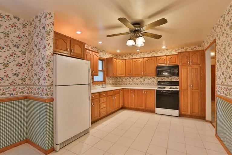75 North County Line Road Crown Point, IN 46307 - Photo 3 of 10 767x511