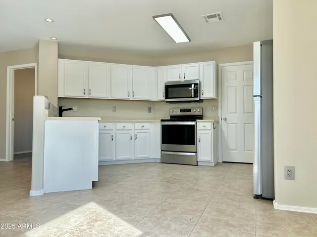 $1,895 | 2280 East Hazeltine Way, Chandler, AZ 85249