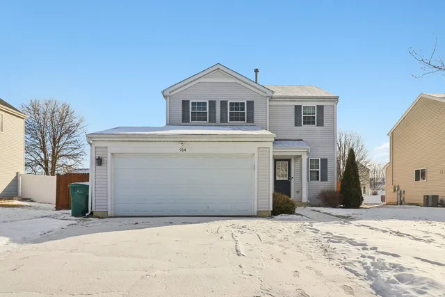 $330,000 | 914 Greenleaf Drive, Joliet, IL 60436