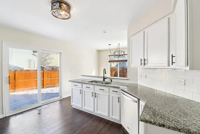 $330,000 | 914 Greenleaf Drive, Joliet, IL 60436