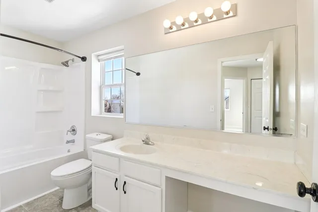 $330,000 | 914 Greenleaf Drive, Joliet, IL 60436