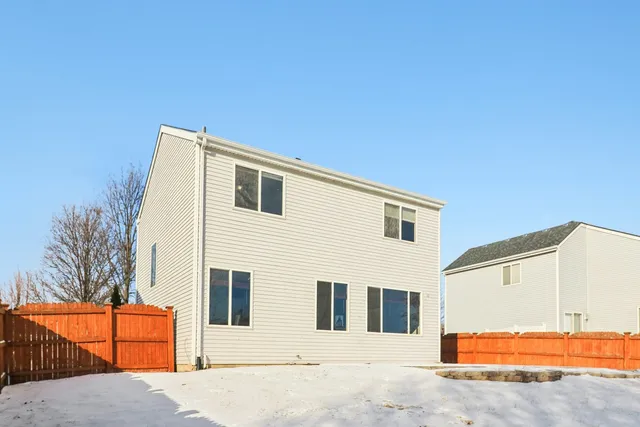 $330,000 | 914 Greenleaf Drive, Joliet, IL 60436