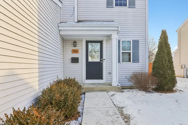 $330,000 | 914 Greenleaf Drive, Joliet, IL 60436