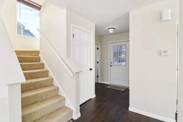 $330,000 | 914 Greenleaf Drive, Joliet, IL 60436