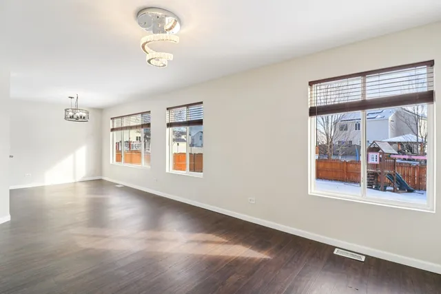 $330,000 | 914 Greenleaf Drive, Joliet, IL 60436