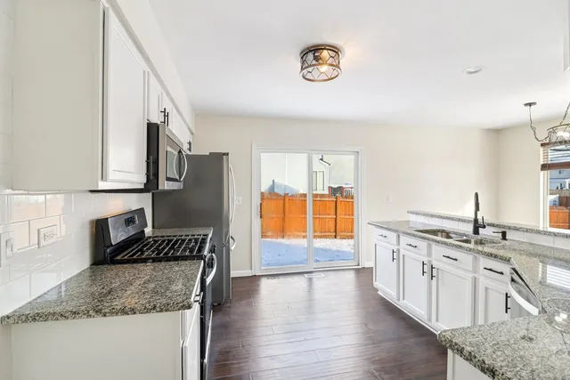 $330,000 | 914 Greenleaf Drive, Joliet, IL 60436