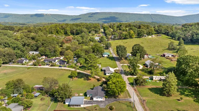 $275,500 | 337 East Illinois Avenue, Whitwell, TN 37397