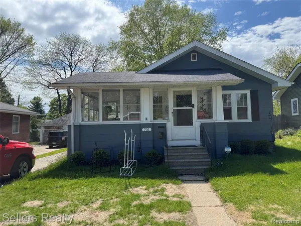 $59,999 | 701 St Clair Street, Flint, MI 48504