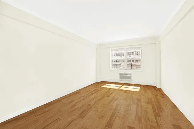 $1,190,000 | 40 Sutton Place, Unit 5AJ | Sutton Place