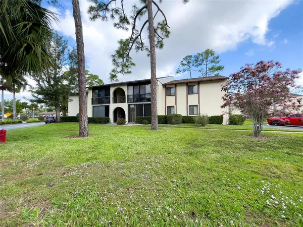 $1,600 | 301 Knotty Pine Circle, Unit D2, Greenacres, FL 33463