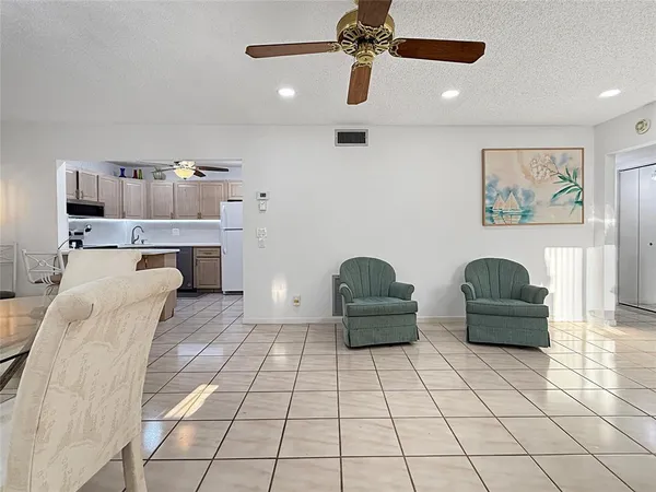 $1,600 | 301 Knotty Pine Circle, Unit D2, Greenacres, FL 33463