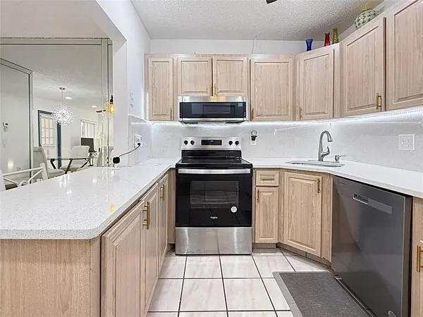 $1,600 | 301 Knotty Pine Circle, Unit D2, Greenacres, FL 33463