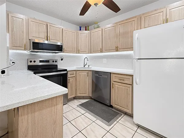 $1,600 | 301 Knotty Pine Circle, Unit D2, Greenacres, FL 33463