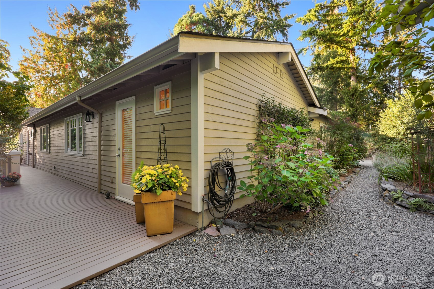6720 West Mercer Way Mercer Island, WA 98040 - Photo 32 of 40 Gallery Image 32