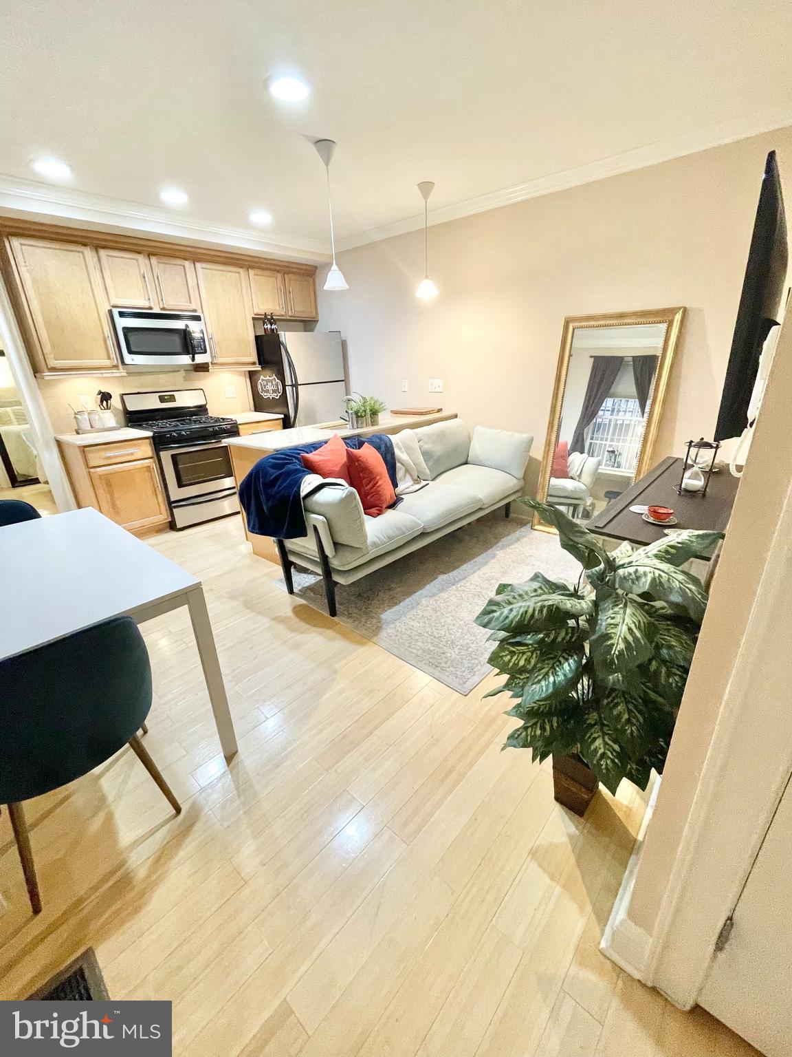 1716 Pine Street, Unit 1R Philadelphia, PA 19103 - Photo 5 of 16