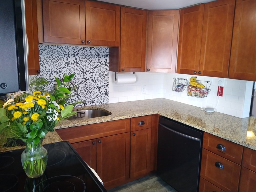 23 Dogwood Road Worcester, MA 01606 - Photo 4 of 33 Gallery Image 4