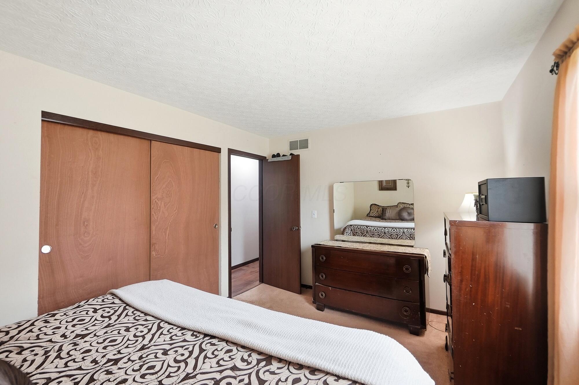 352 Timbercreek Road Reynoldsburg, OH 43068 - Photo 15 of 41 Bedroom 1