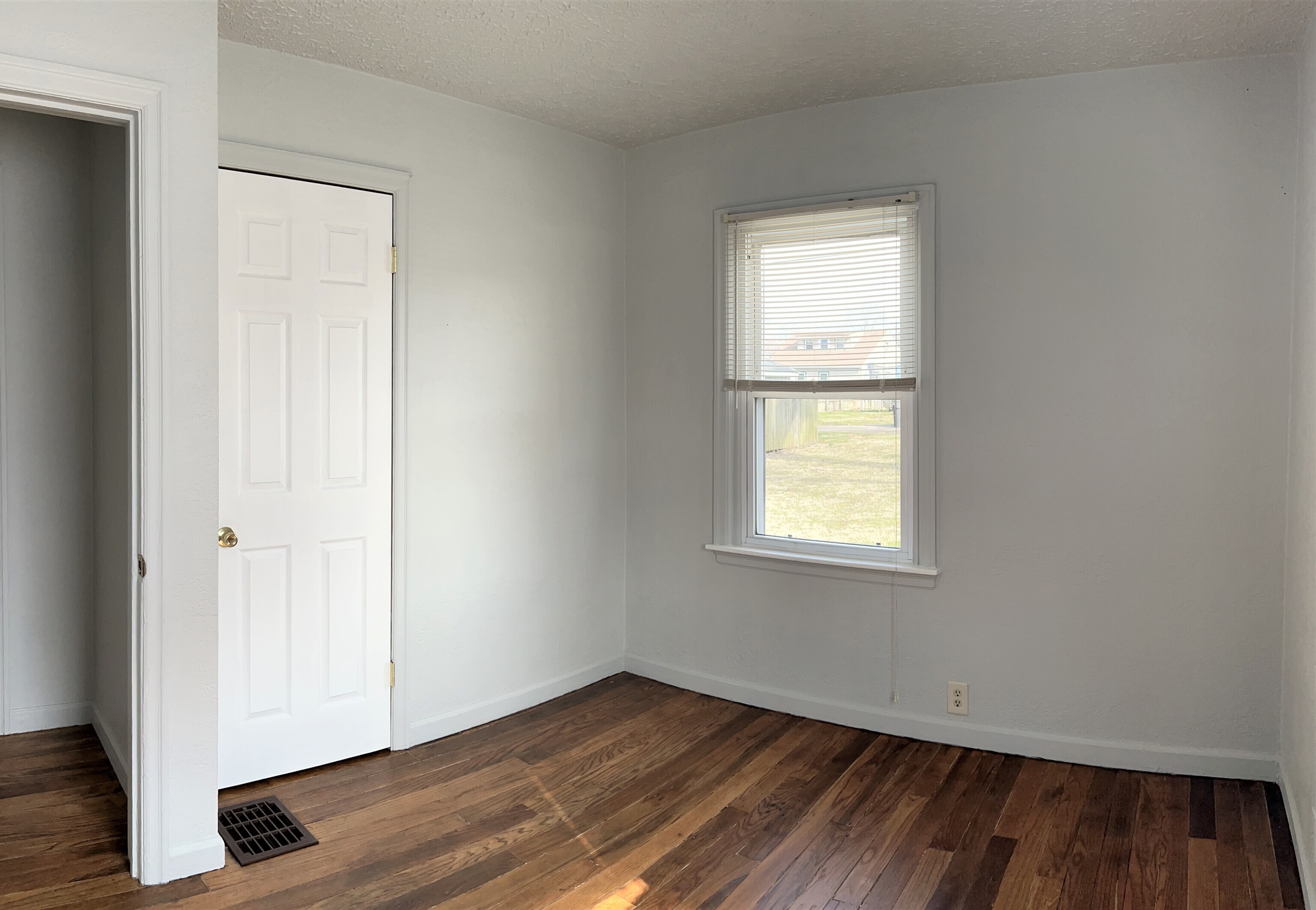4572 Brookville Road Indianapolis, IN 46201 - Photo 11 of 19 Gallery Image 11