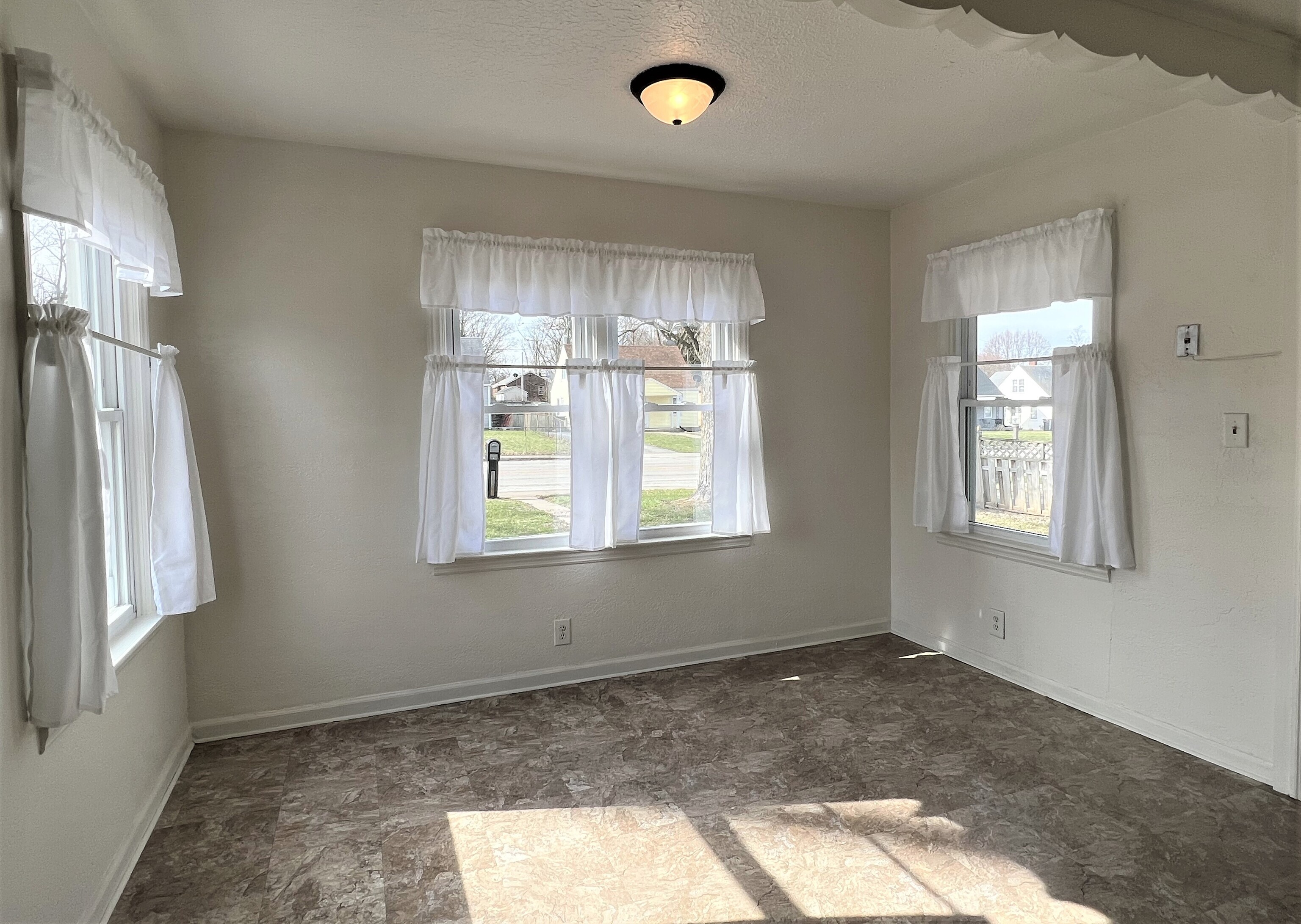 4572 Brookville Road Indianapolis, IN 46201 - Photo 5 of 19 Gallery Image 5