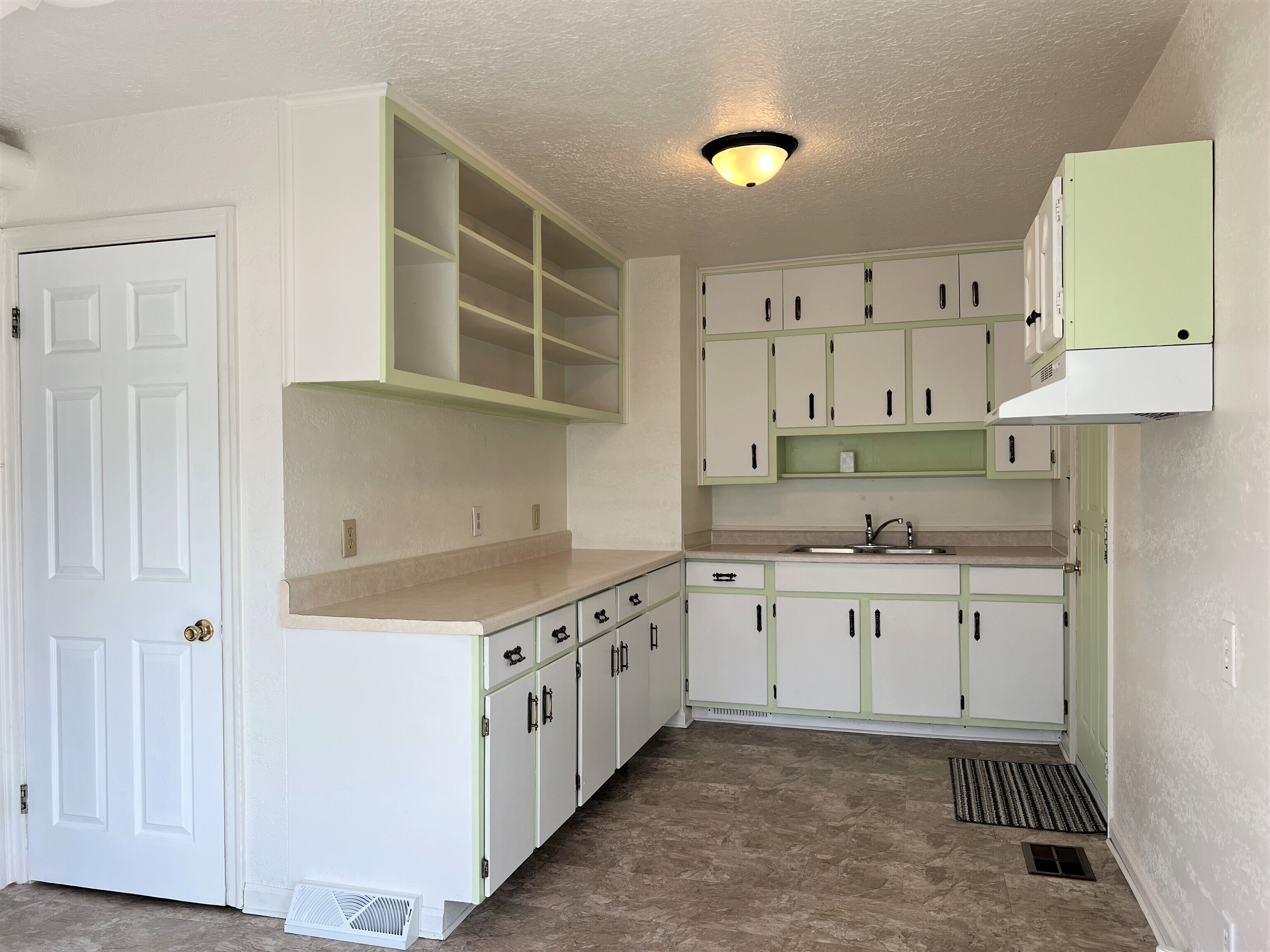 4572 Brookville Road Indianapolis, IN 46201 - Photo 6 of 19 Gallery Image 6